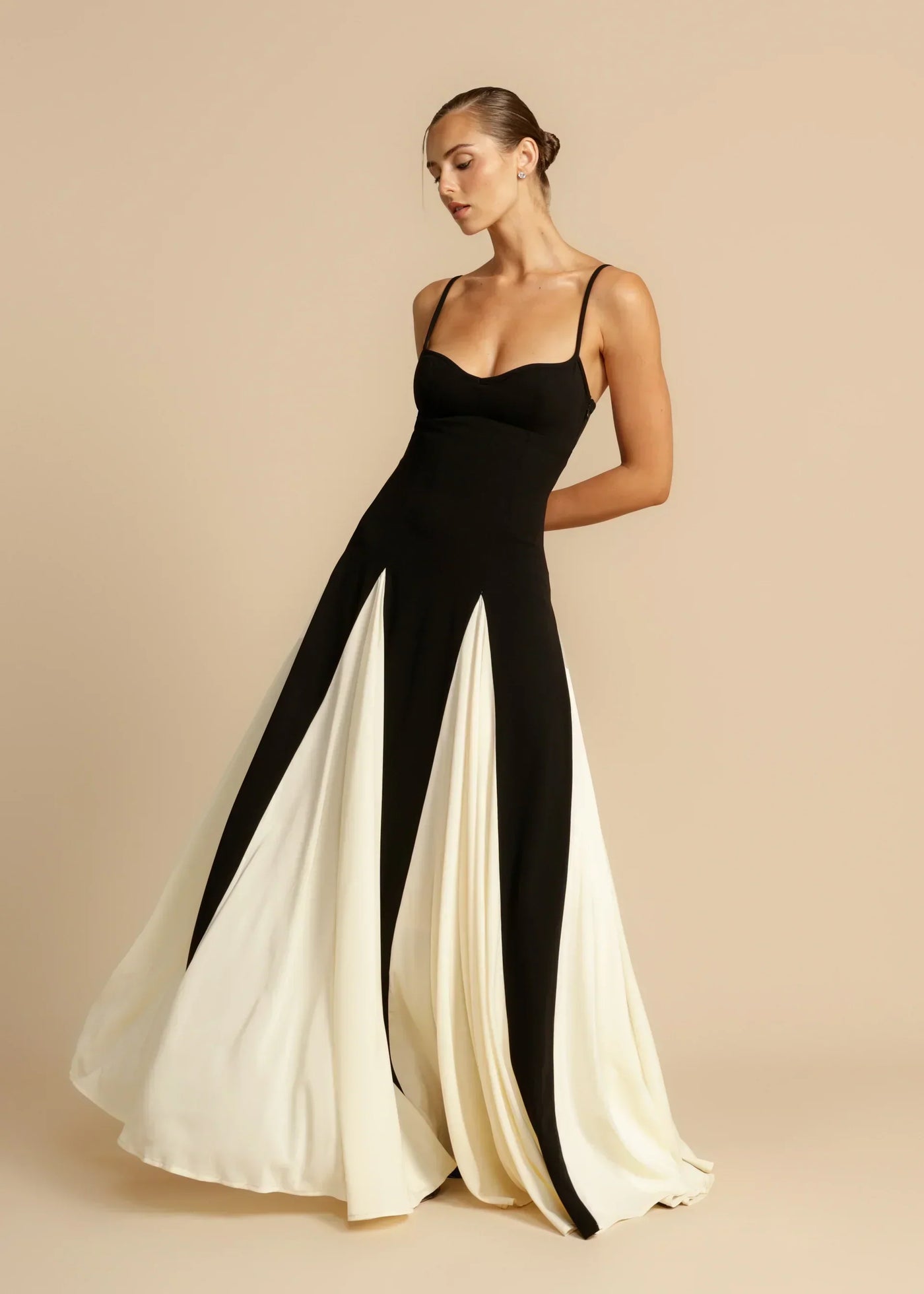 Celia - Elegant Contrast Ruffles Maxi Dress