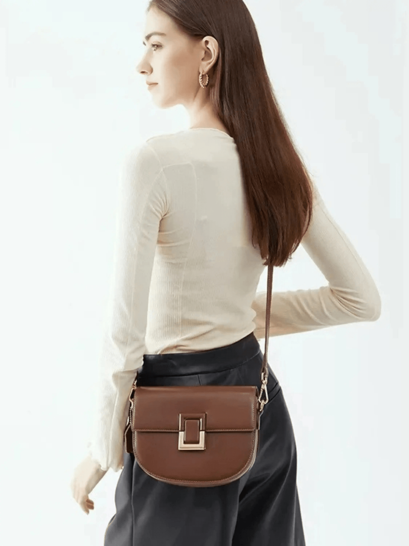 Emma | Sleek Leather Shoulder Bag with Geometric Lock